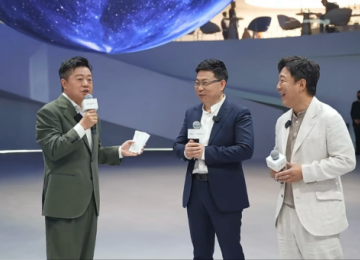 鸿蒙智行直播掀热潮，问界新M5 Ultra成车展焦点