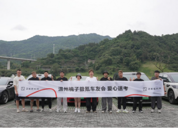 这一届高考家长送完孩子之后直接把车子改成了移动休息室